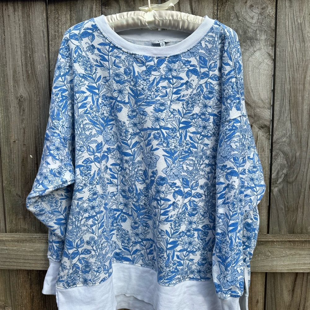 Crown & Ivy blue and white floral sweatshirt